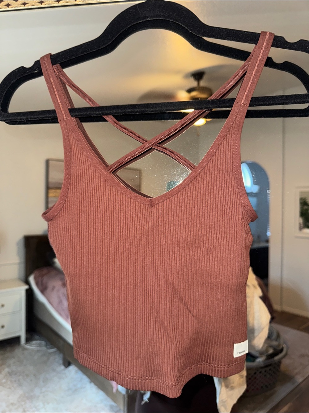Vuori Ribbed Crisscross Crop Tank - Dusty Brown